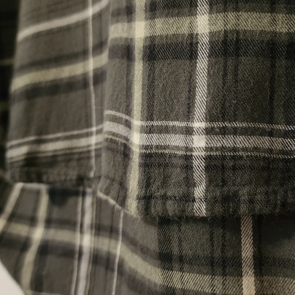 ✨2 for $5✨ Universal Threads Green Plaid Casual Top Size XS - Picture 3 of 7